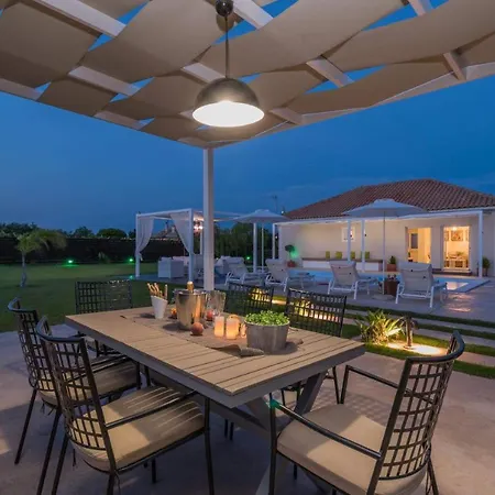 Madini Luxury With Private Heated Pool Willa Vanato