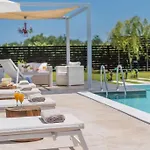 Madini Luxury With Free Pool Heating *