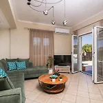 Madini Luxury With Free Pool Heating *