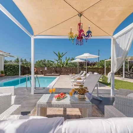 Madini Luxury With Free Pool Heating Villa
