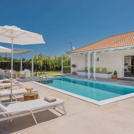 Madini Luxury With Free Pool Heating * Vanato