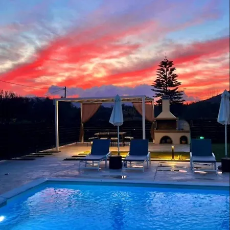 Madini Luxury With Free Pool Heating Vanato