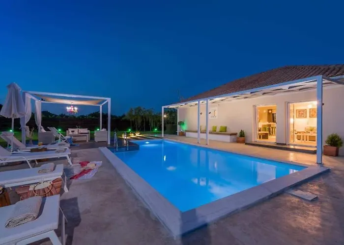 Villa Madini Luxury With Free Pool Heating *