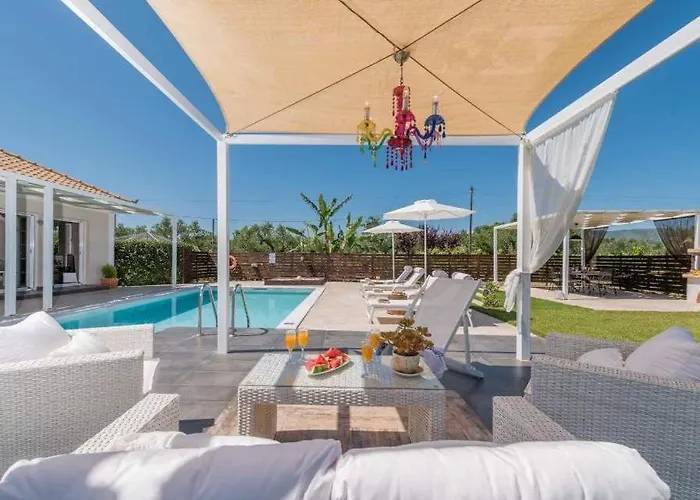 Madini Luxury With Free Pool Heating Villa