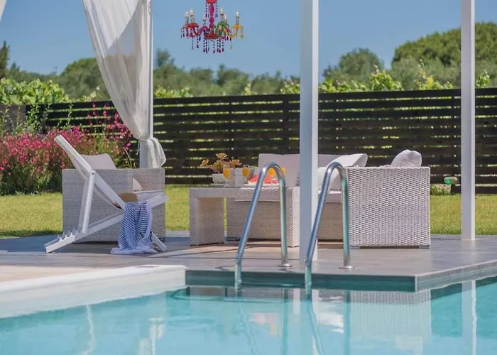 Madini Luxury With Free Pool Heating Villa Vanato