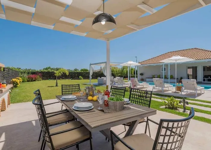 Villa Madini Luxury With Free Pool Heating Vanato