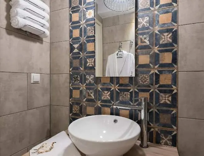 Madini Luxury With Free Pool Heating Villa Vanato