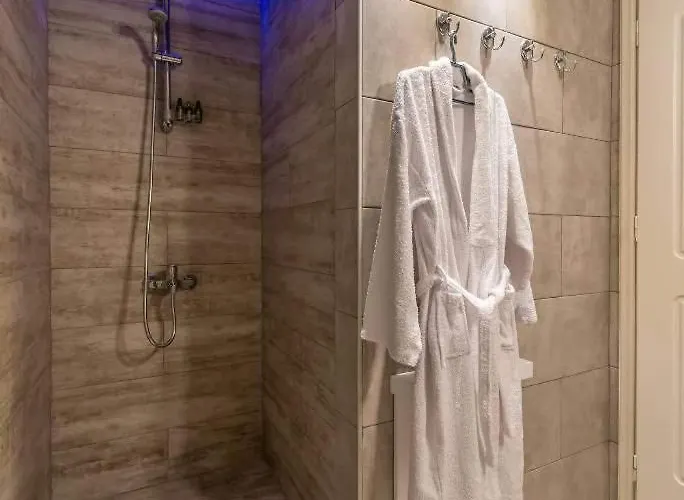 Madini Luxury With Free Pool Heating *