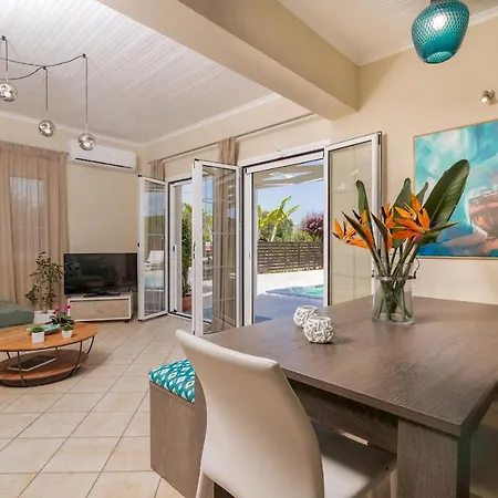 Madini Luxury With Free Pool Heating * Vanato