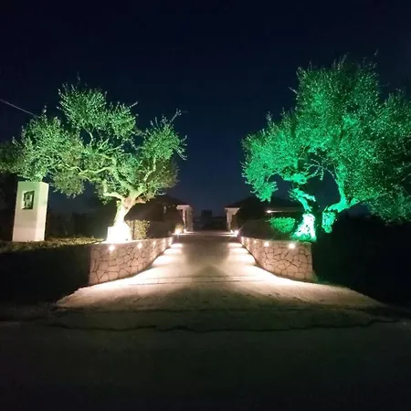 Madini Luxury With Free Pool Heating *