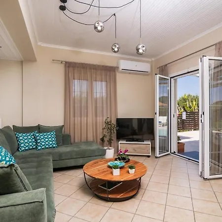 Madini Luxury With Free Pool Heating *