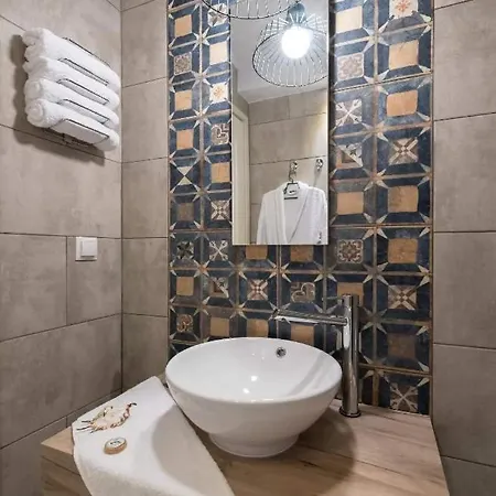 Madini Luxury With Free Pool Heating Vilă Vanato